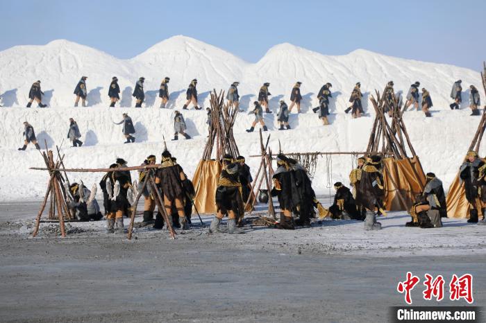 冬捕开幕现场表演了大型实景音乐剧“远古的呼唤—肃慎之冬”。　于金鑫 摄